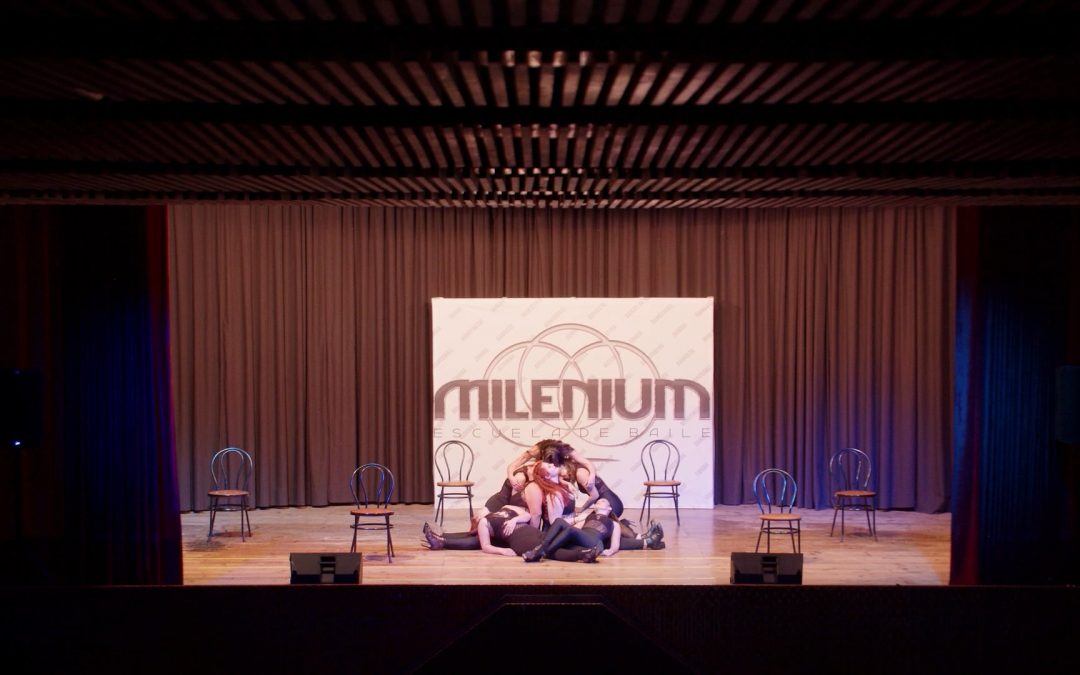 Red Velvet – Nelly – Burlesque